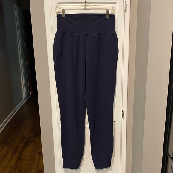Athleta salutation joggers - Picture 4 of 9